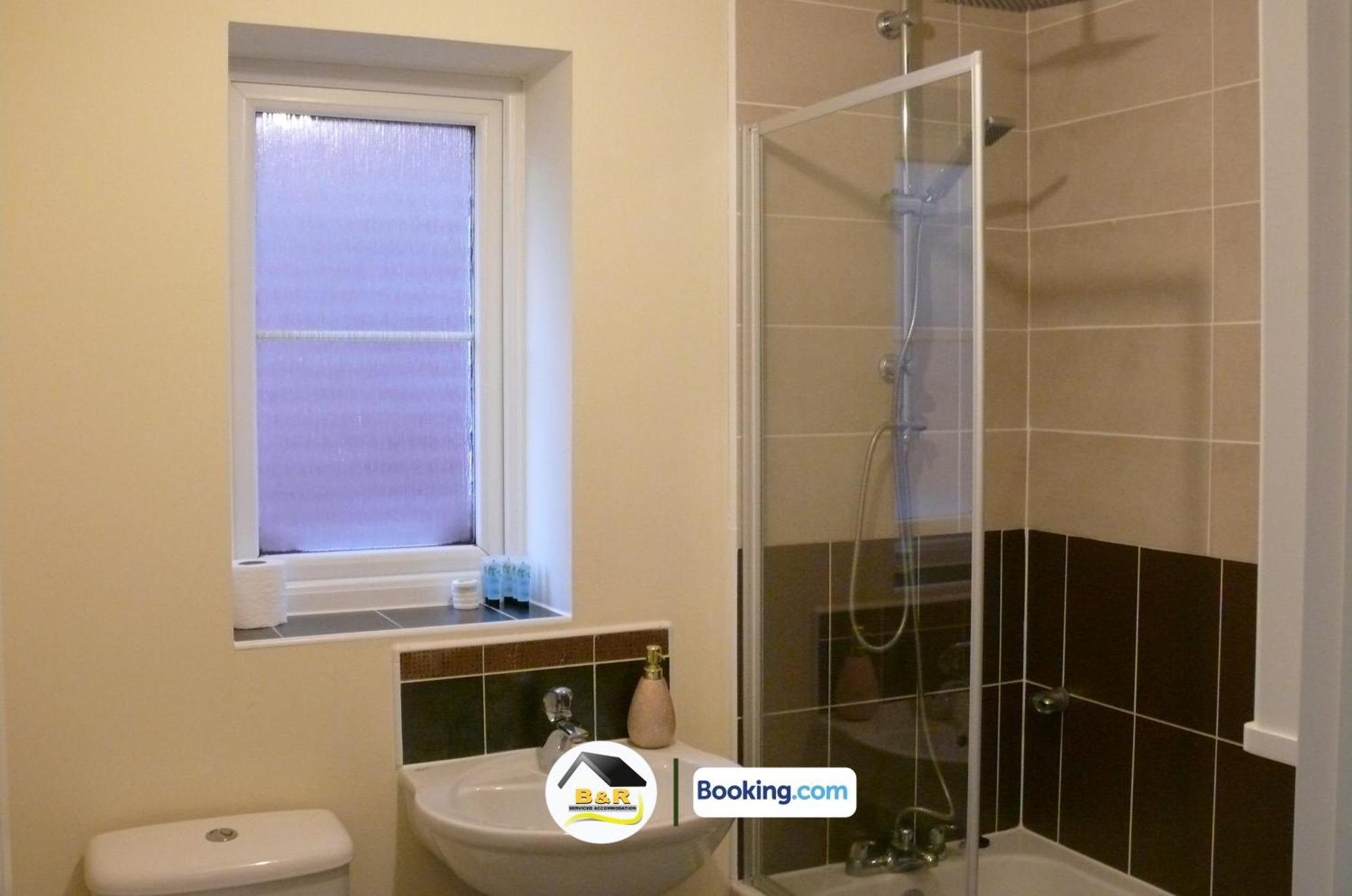 3 Bedroom House By B And R Serviced Accommodation Amesbury With Super Fast Wi-Fi 145Mbps Kültér fotó