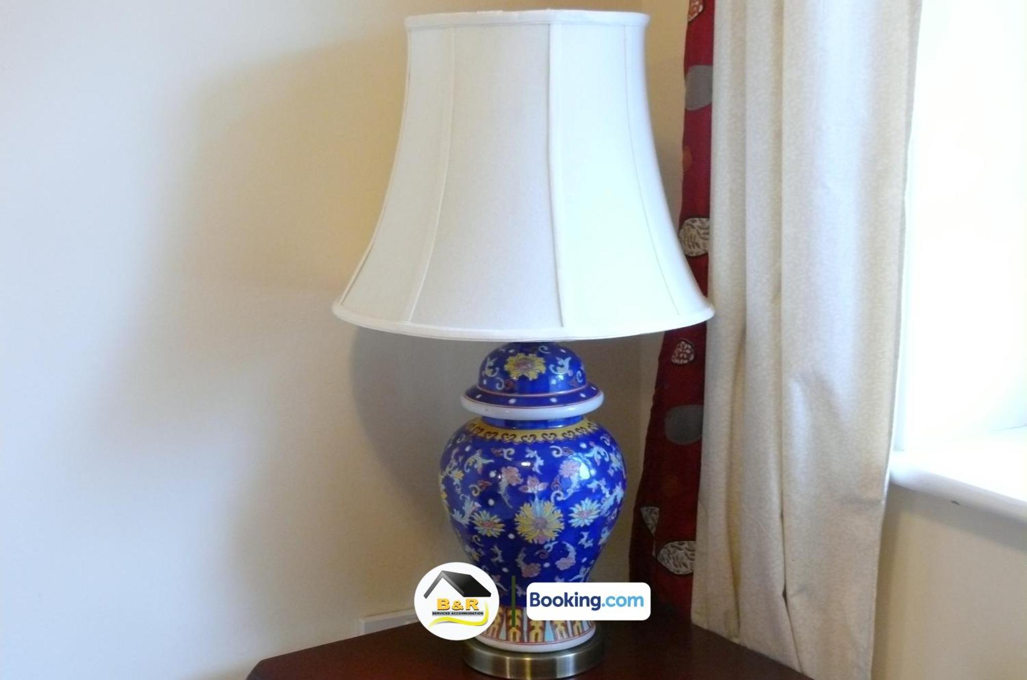 3 Bedroom House By B And R Serviced Accommodation Amesbury With Super Fast Wi-Fi 145Mbps Kültér fotó