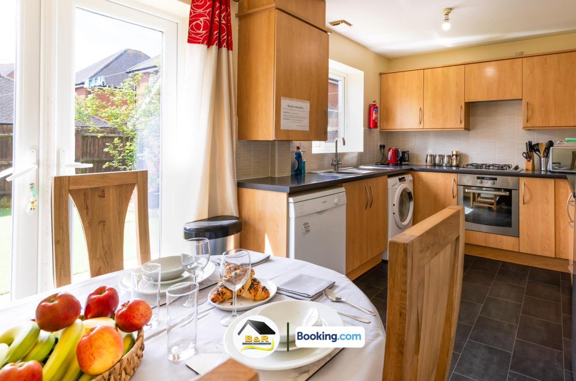 3 Bedroom House By B And R Serviced Accommodation Amesbury With Super Fast Wi-Fi 145Mbps Kültér fotó