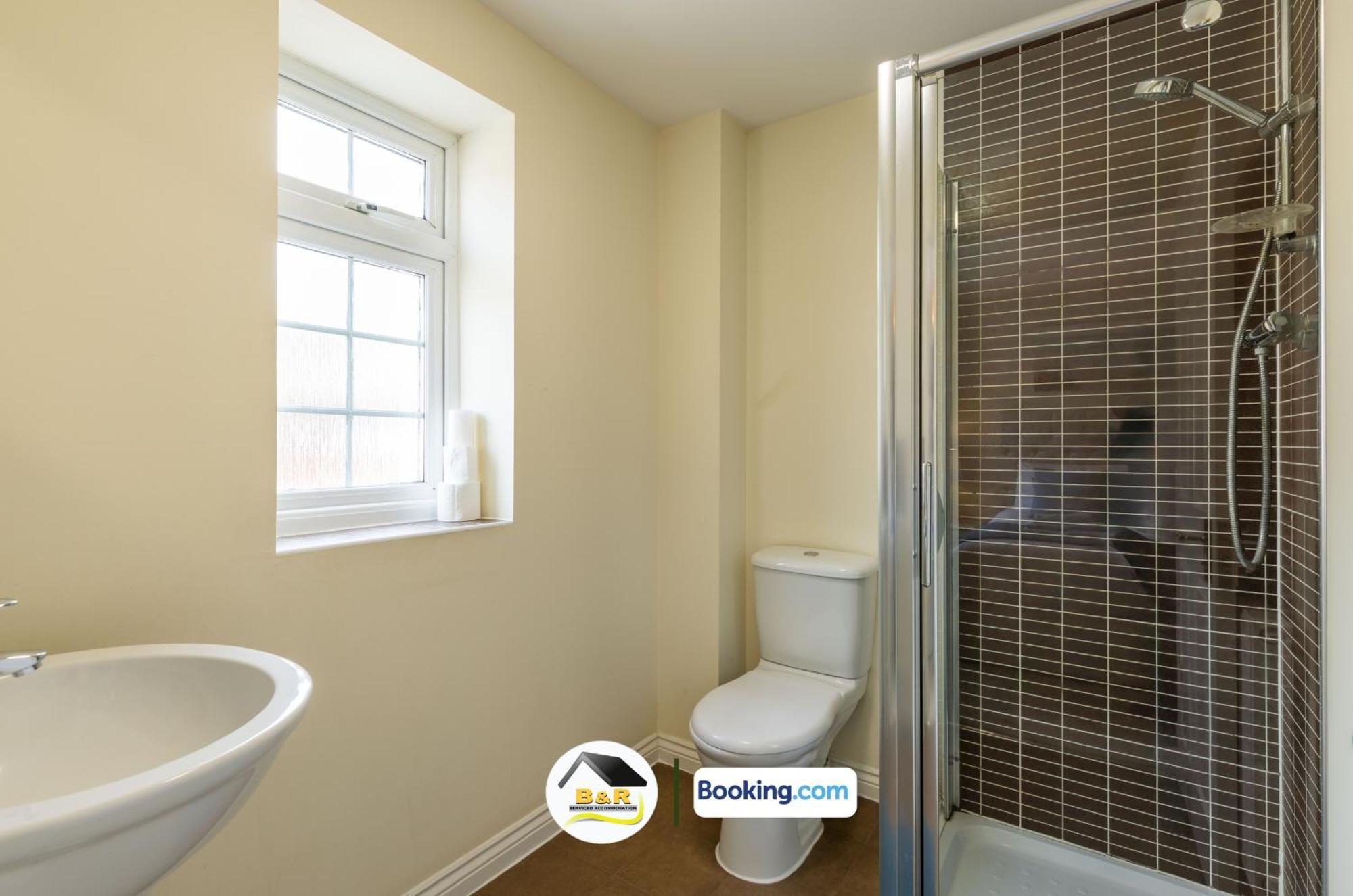 3 Bedroom House By B And R Serviced Accommodation Amesbury With Super Fast Wi-Fi 145Mbps Kültér fotó